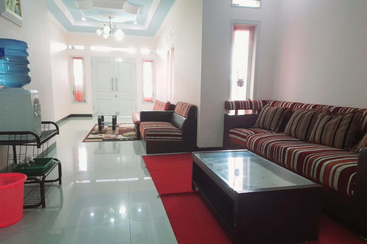Reddoorz Syariah Near Komplek Candi Arjuna Dieng 2 Diyeng Exterior photo